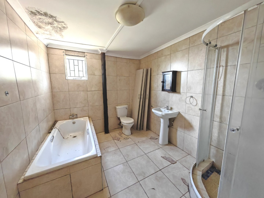 5 Bedroom Property for Sale in Bloemdal Free State